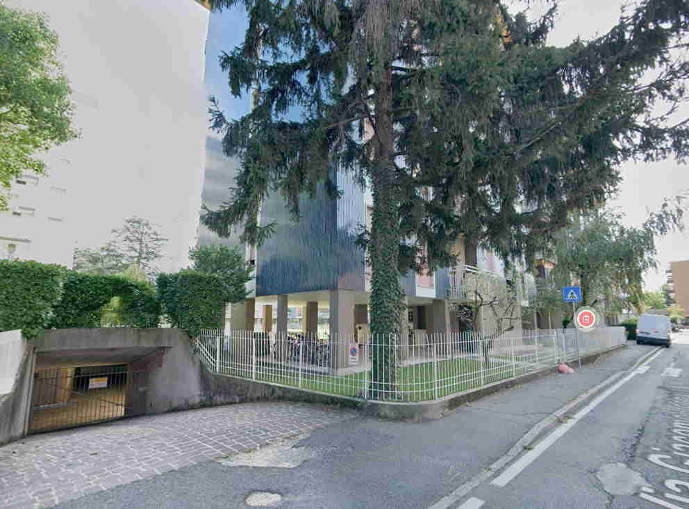 VILLASANTA - box singolo ampio in locazione