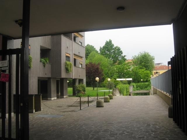 Monza Corso Milano 42, AFFITTASI, subito disponibile ampio box 165 MENSILI SPESE COMPRESE