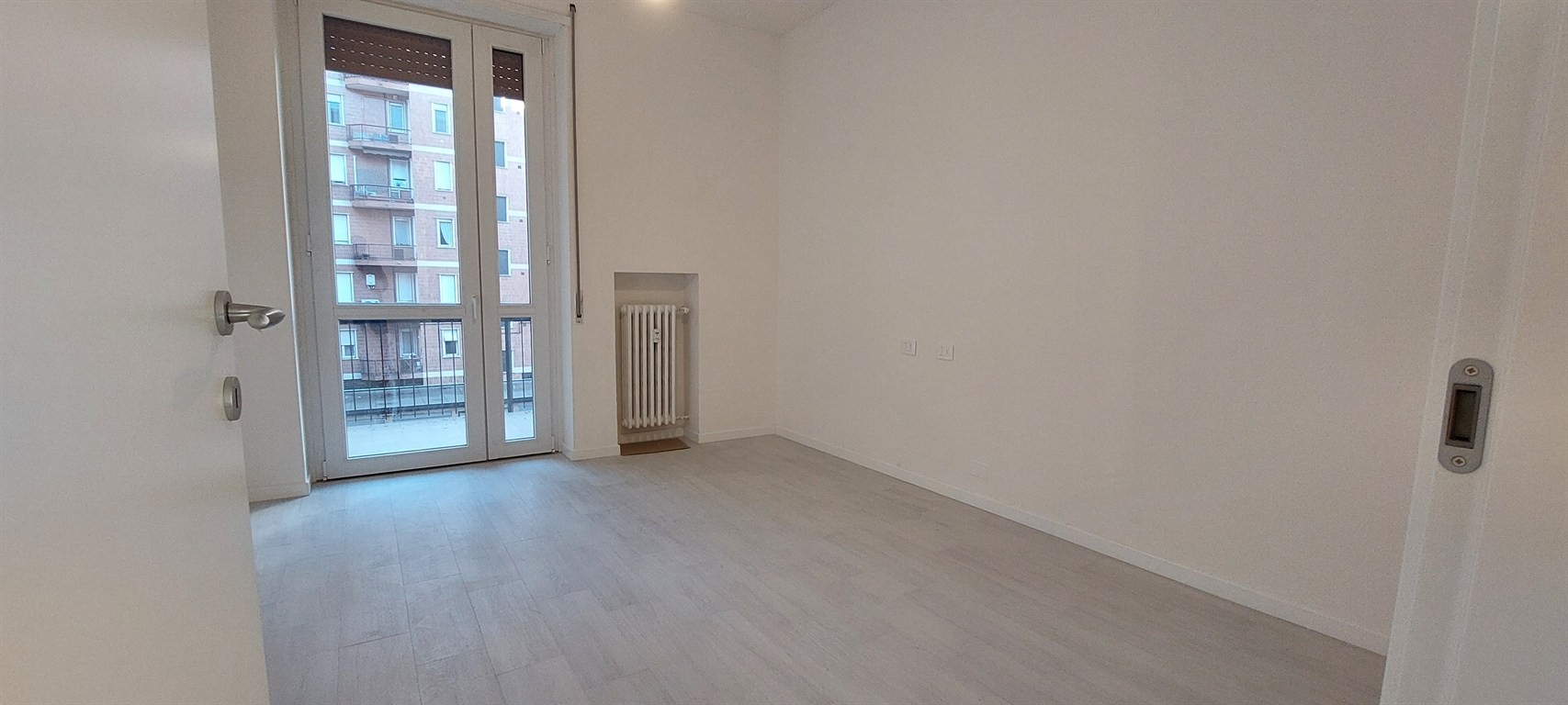 MONZA inizio Via Lecco - trilocale ristrutturato a nuovo