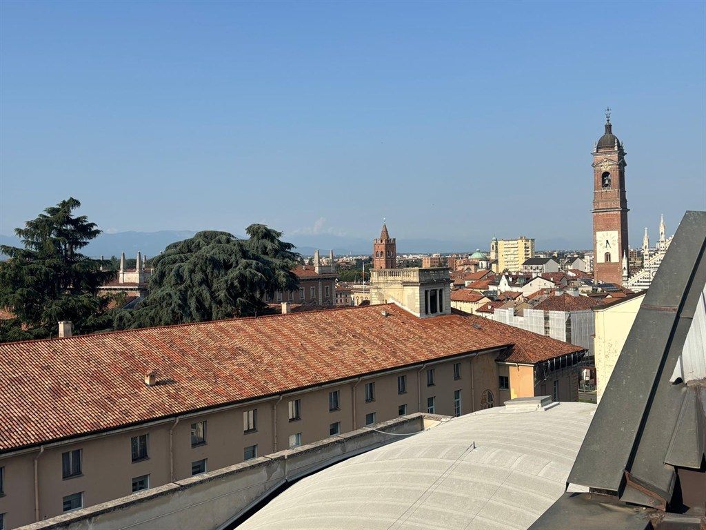 MONZA CENTRO STORICO - AFFITTASI MONOLOCALE CON TERRAZZO