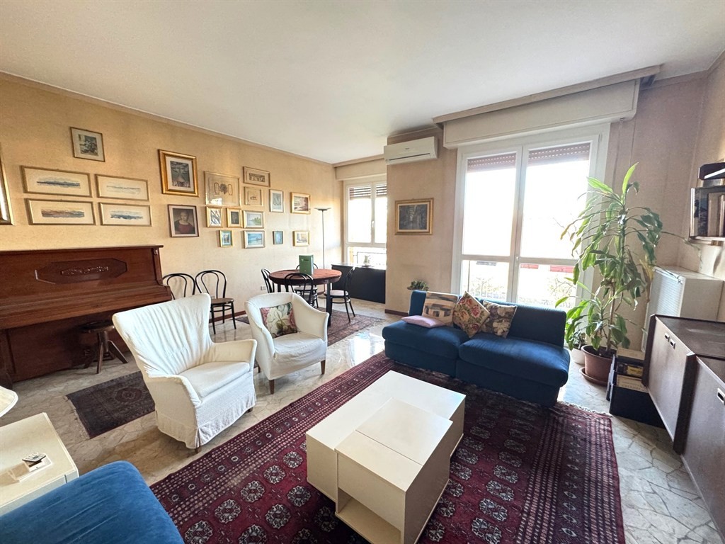 Milano Sesto san Giovanni affittiamo 3 locali 2 bagni e box