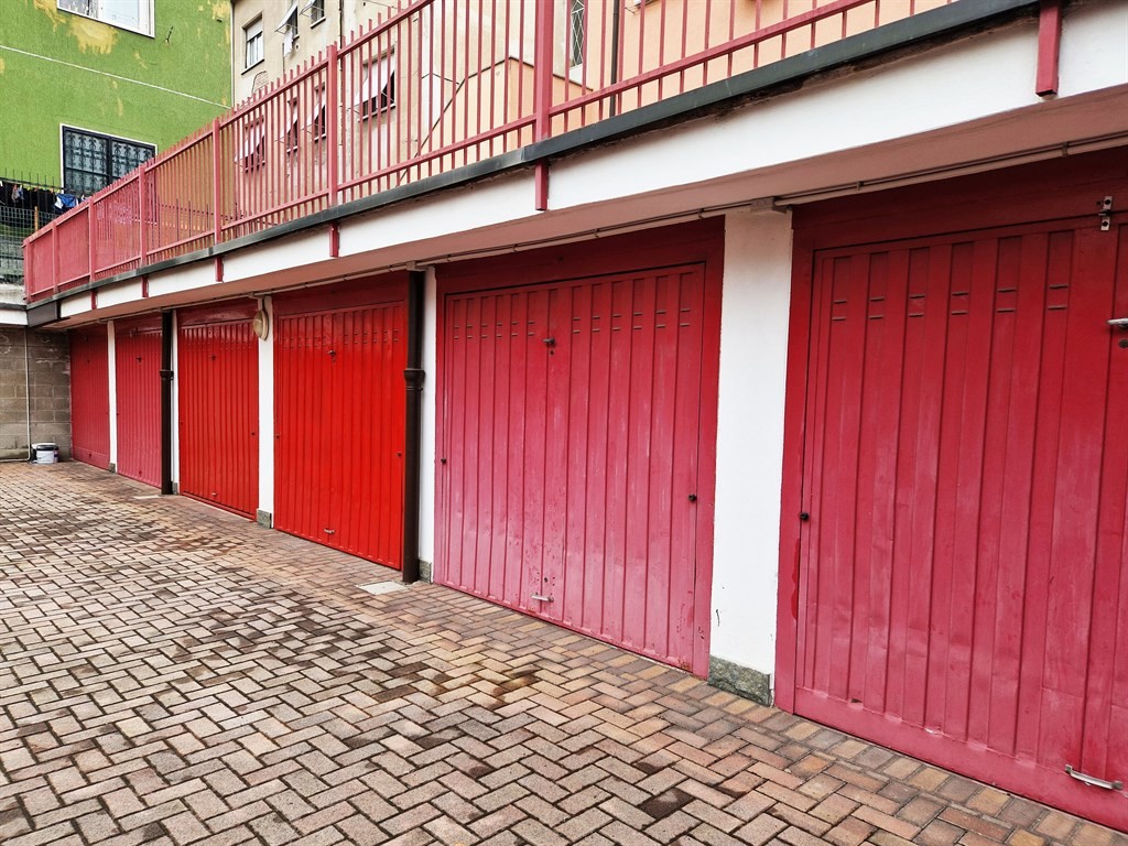 Box singolo in vendita a Cinisello Balsamo in Via Respighi 21